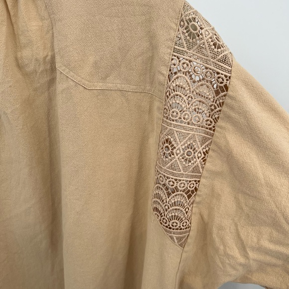 Gimmicks tan lace trim button front top - Picture 5 of 10